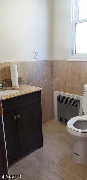 4 bed, 2.0 bath, $3,000 — Photo 2