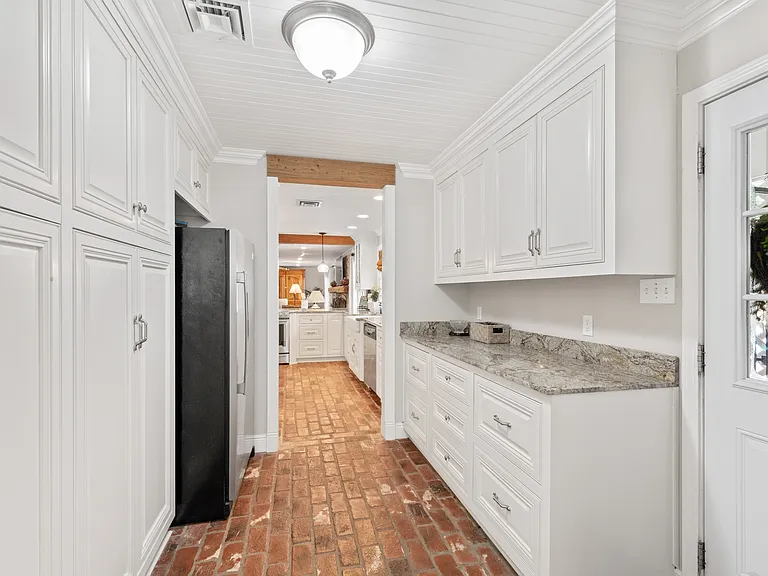 1026 S Morgan Ave — Photo 18