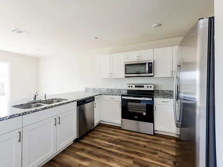 2104 Cedar Bend Dr — Photo 8