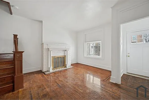 5 bed, 1921 sqft, $2,185 — Photo 3