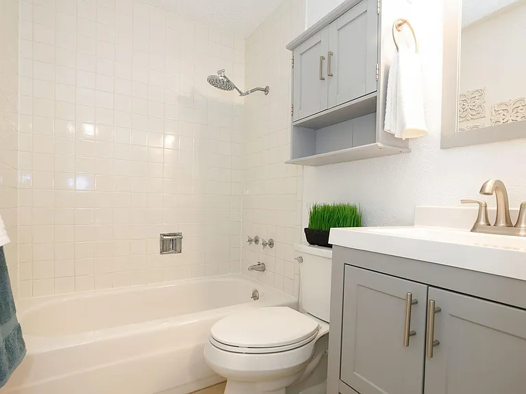 2835 S Locust St — Photo 16