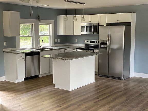3rd image of 510 Fleetwood Dr