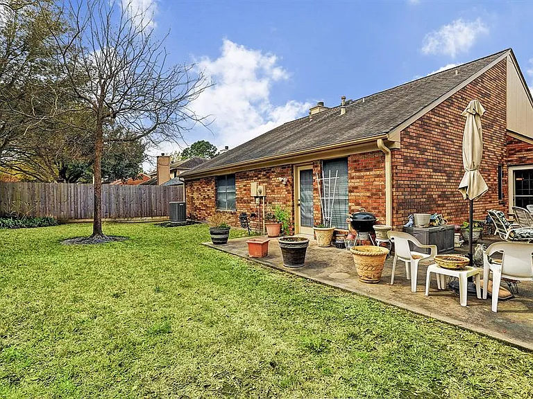 10022 Cabin Creek Dr — Photo 3