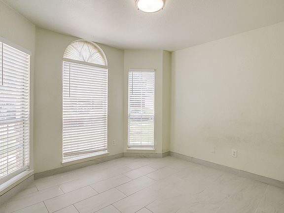 5th image of 8304 Clearbrook Dr