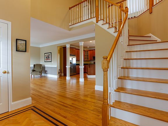 2nd image of 6 Rosemary Ct