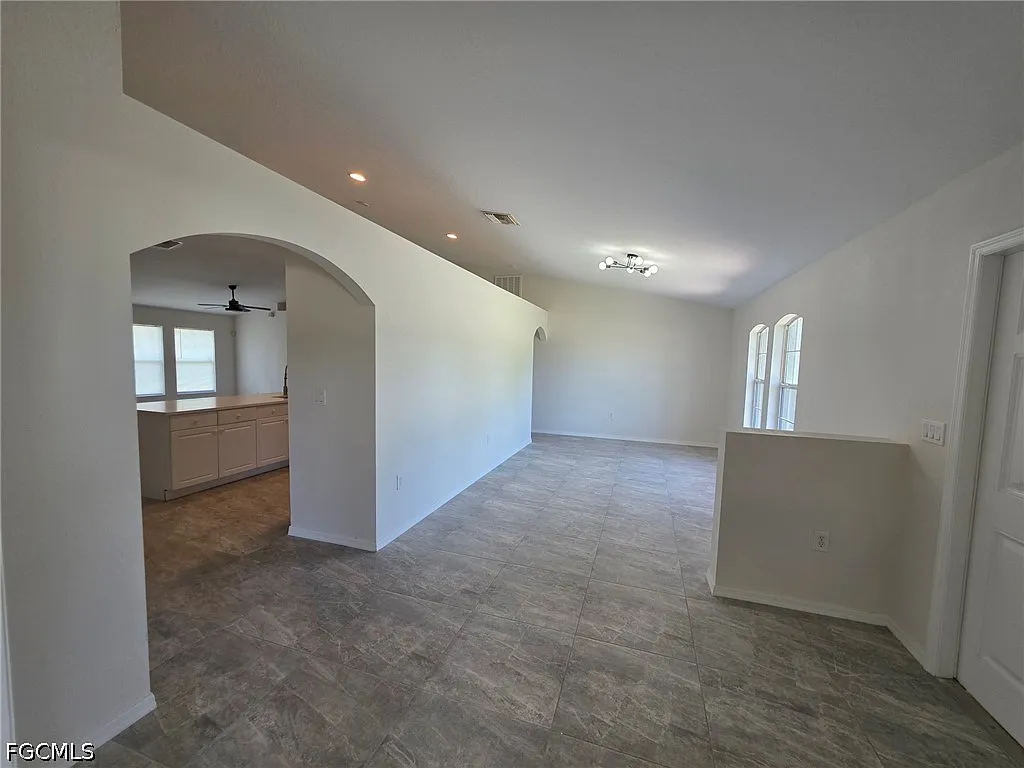 3 bed, 2.0 bath, 1987 sqft, $1,950 — Photo 4