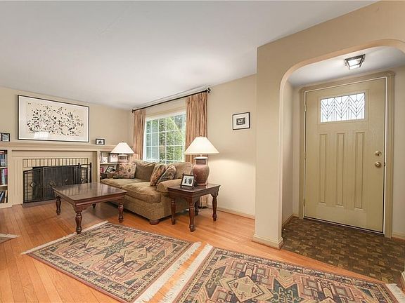 2nd image of 31027 Carlton Dr