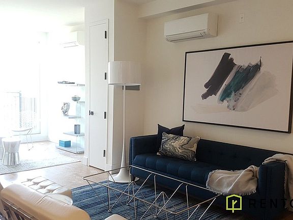 4th image of 824 Lexington Ave #403