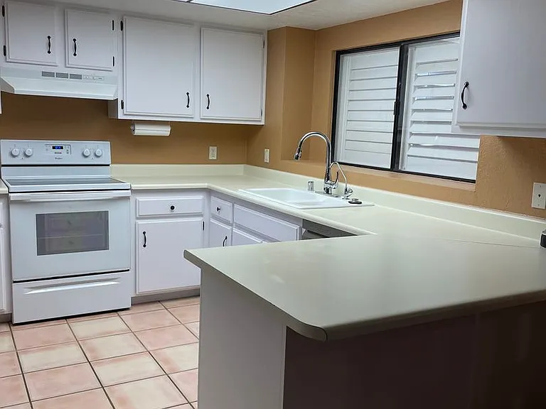 2990 Yuma Dr — Photo 11