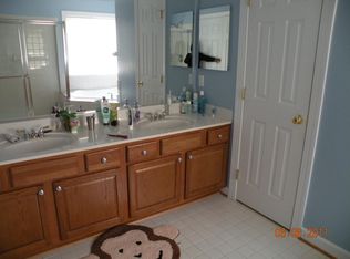 13535 Davinci Ln, Herndon, VA 20171