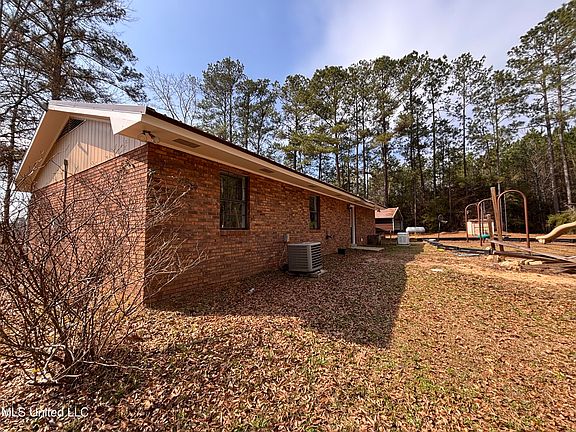 2nd image of 2196 Barfoot Cir NE