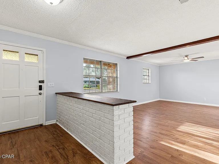 106 Moody Dr — Photo 3