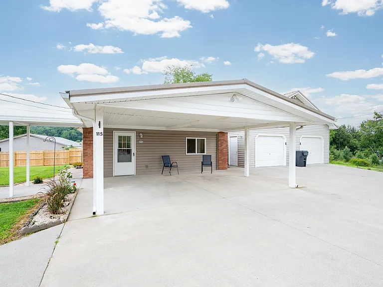 115 Cassidy Dr — Photo 4