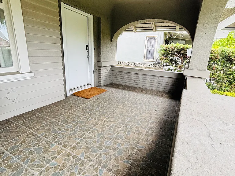 3662 1/2 Arlington Ave — Photo 12