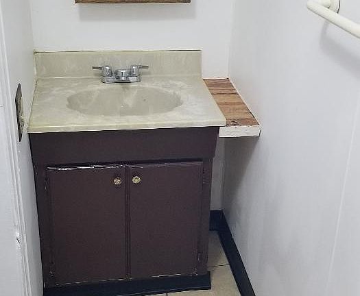 Bathroom sink