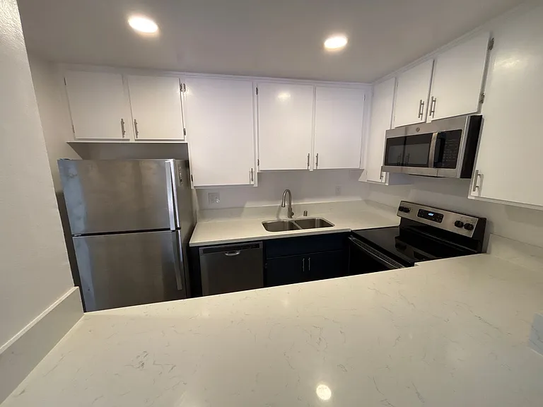 2039 North Las Palmas Ave — Photo 26