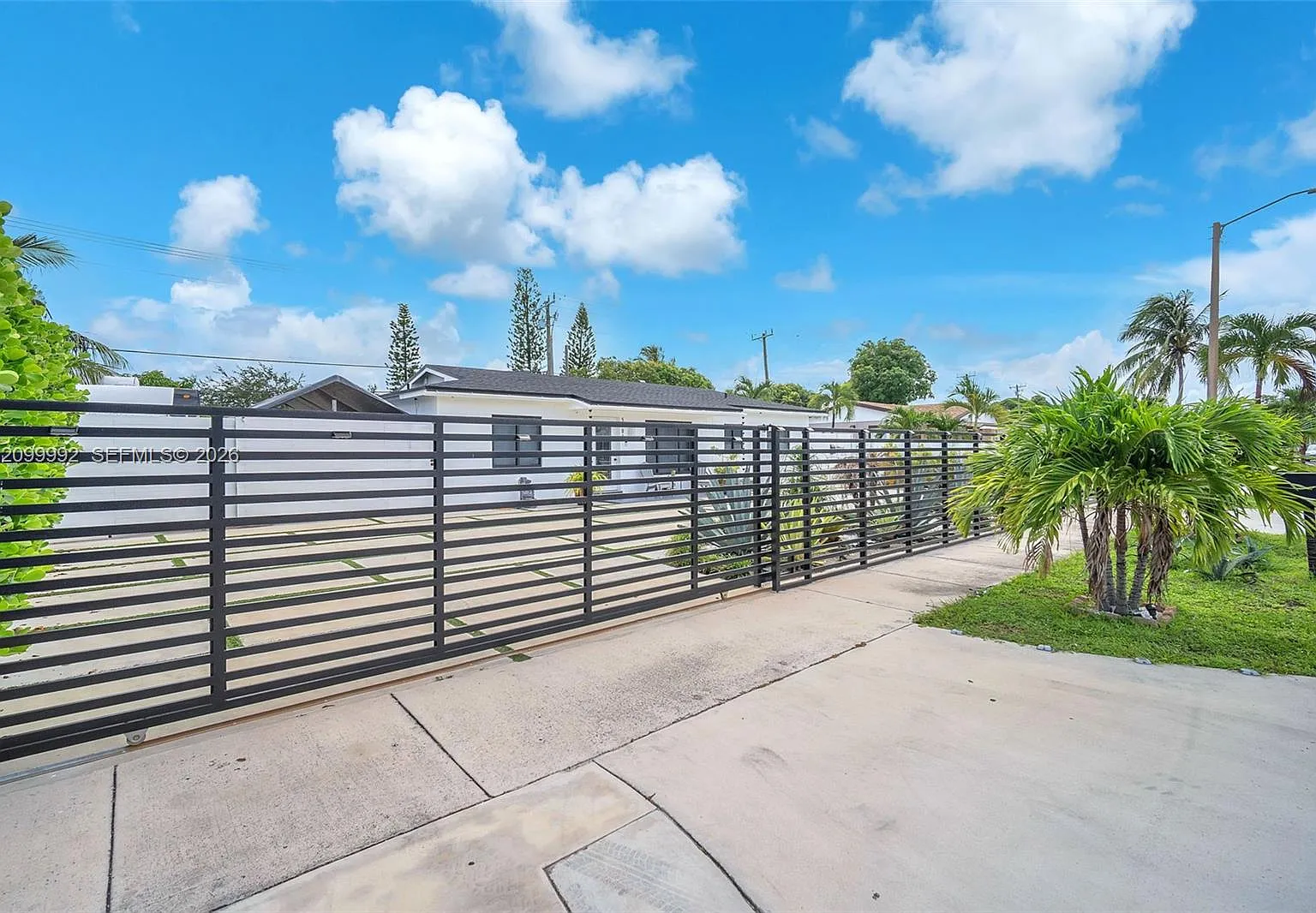 Carol City 6th Addn — Photo 4