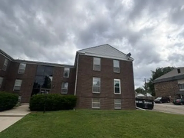 919 W Crestwood Dr — Photo 4