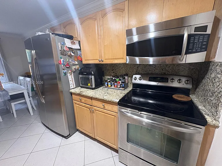 4402 NW 5th Ave — Photo 9