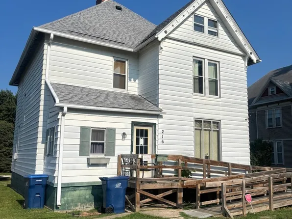 216 N Vine St, Kewanee, IL 61443