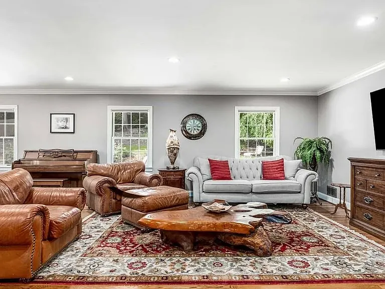 240 Beachland Dr — Photo 2