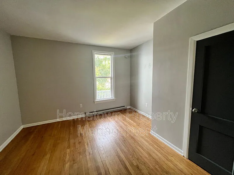 2 bed, 1.0 bath, $1,150 — Photo 2