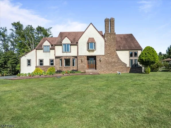 9 Forest Dr., Raritan Twp., NJ 08822