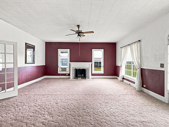 5th image of 415 Commercial Ave