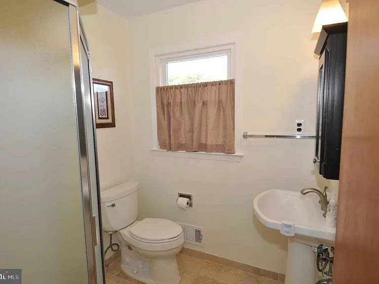 40 Colleen Cir — Photo 18