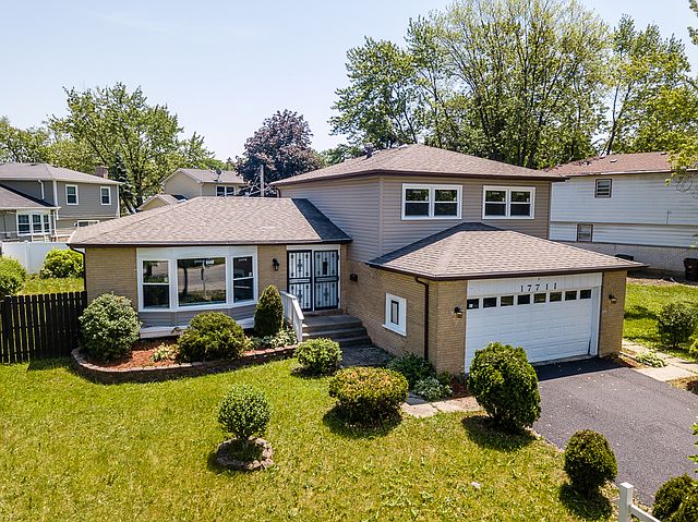 1st image of 17711 Oakwood Dr