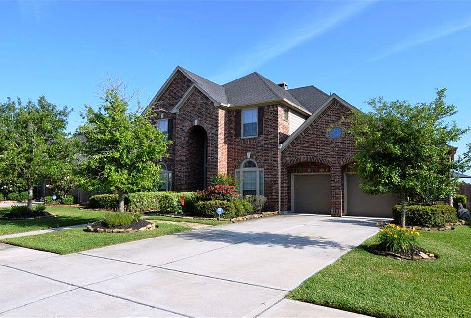1st image of 28519 Blue Holly Ln