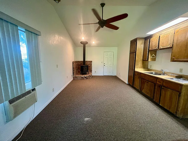11015 Schafer Ave — Photo 15