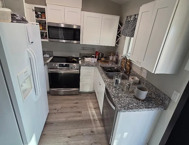 553 Grimsby Ave — Photo 2
