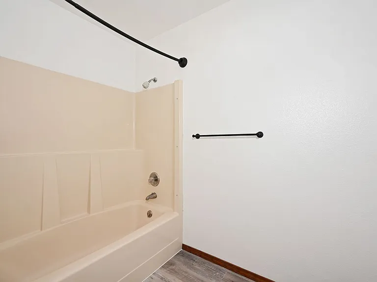 10705-10707 Des Moines Memorial Dr — Photo 16