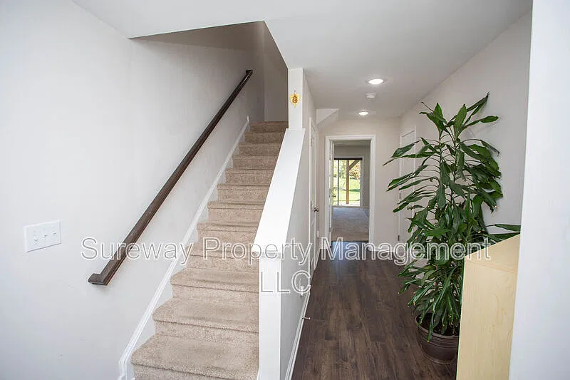 3 bed, 3.5 bath, 2254 sqft, $3,500 — Photo 2