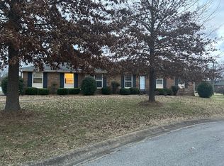 323 Hampshire Dr, Clarksville, TN 37043