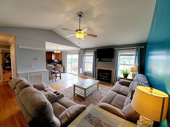 4th image of 1026 Mountain Meadows Dr