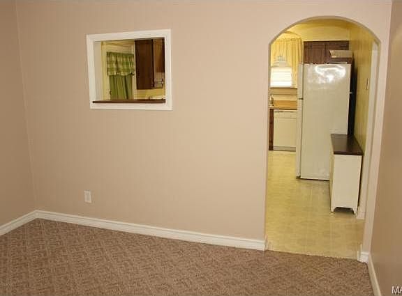 5th image of 226 W Arlee Ave