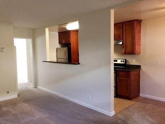 5th image of 3745 Miramar Way APT 6