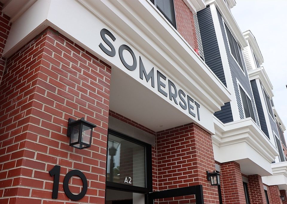 1st image of 10 Somerset Ave #211