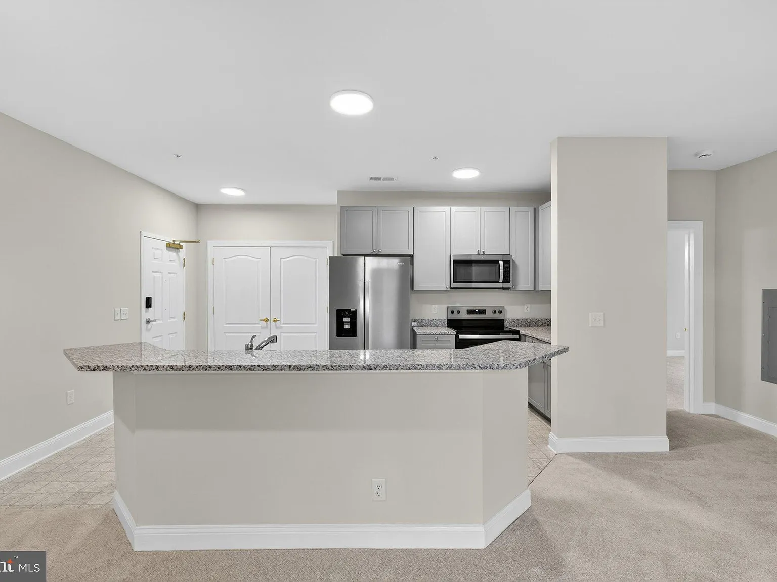 3 bed, 2.0 bath, 1500 sqft, $2,500 — Photo 4