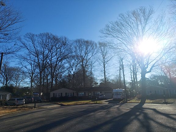 5th image of 724 Fiona Ln