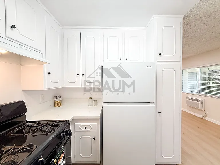 18350 NAPA ST. — Photo 9