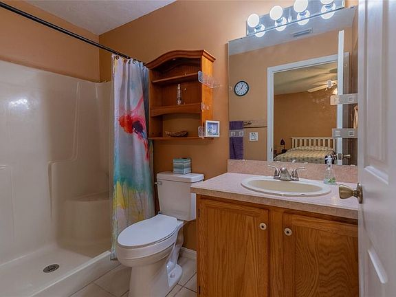 5th image of 46 Renshaw Dr