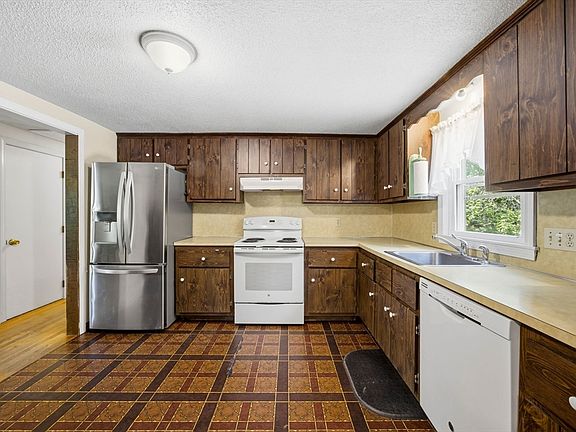 2nd image of 30 Skylark Ave