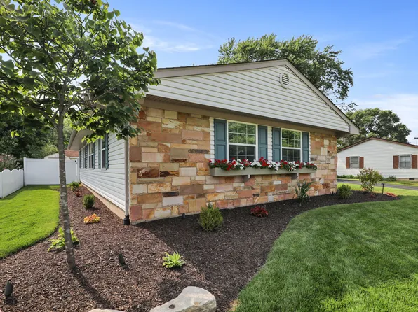 704 Dearborn Rd, Valparaiso, IN 46385