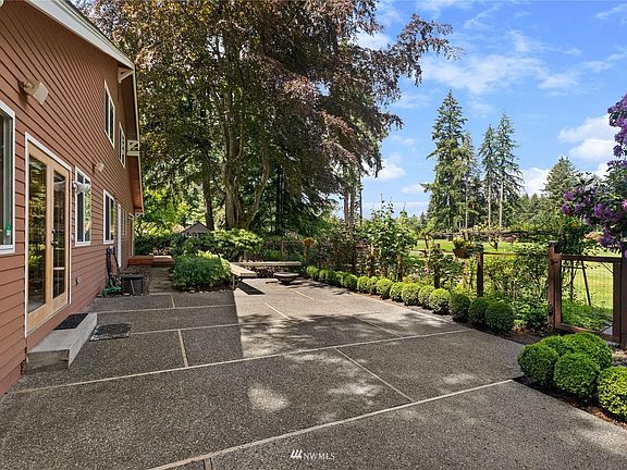 3rd image of 7127 Turquoise Dr SW