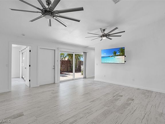 3rd image of 6376 Royal Woods Dr