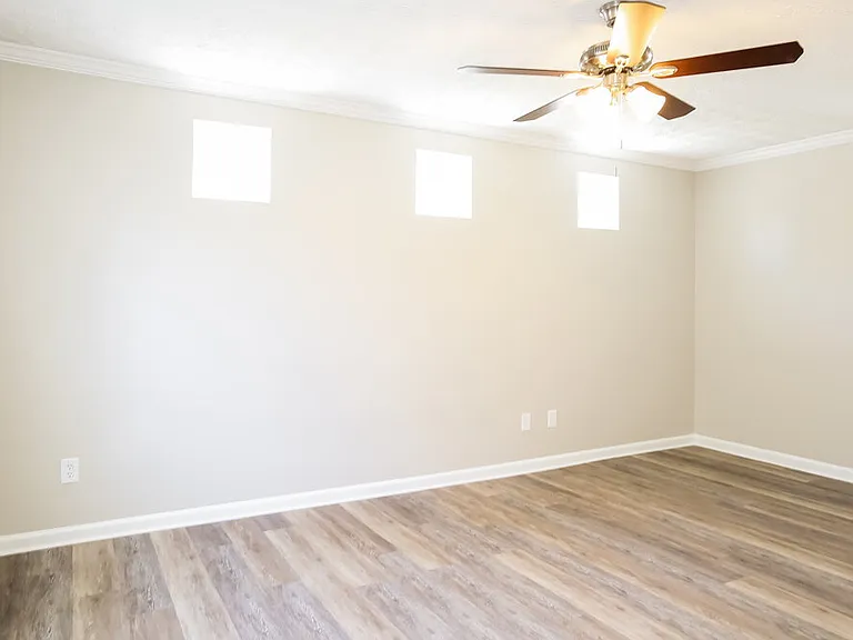 136 Oak Grove Pl — Photo 13