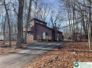 15 Hilltop Cir, East Stroudsburg, PA 18302